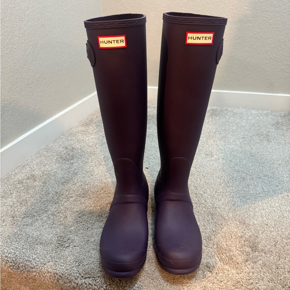 Hunter Dark Purple Tall Boots, sz 8 (eu39)